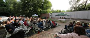 Die Bühne auf der Freundschaftsinsel bietet ein abwechslungsreiches Programm. Im Juni war erstmals auch das Literaturfestival Lit.Potsdam zu Gast.