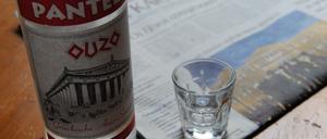 Einem deutschen Vater wird vorgeworfen, seinen Sohn im Ouzo-Rausch im Griechenland-Urlaub vergessen zu haben.