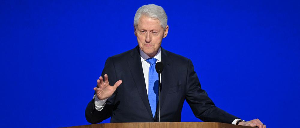 TOPSHOT - Former US President Bill Clinton speaks on the third day of the Democratic National Convention (DNC) at the United Center in Chicago, Illinois, on August 21, 2024. Vice President Kamala Harris will formally accept the party’s nomination for president at the DNC which runs from August 19-22 in Chicago. (Photo by Mandel NGAN / AFP)