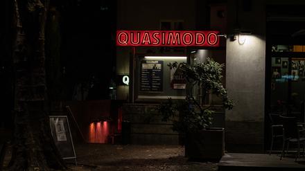 Eingang zu einer verlockenden Unterwelt. Das Quasimodo in der Kantstraße.