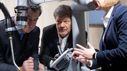 CSU-Chef Markus Söder kann sich eine schwarz-grüne Bundesregierung nicht vorstellen - und begründet das auch mit Robert Habecks Arbeit als Wirtschaftsminister. (Archivbild)