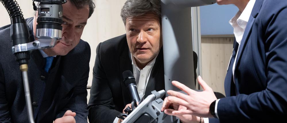 CSU-Chef Markus Söder kann sich eine schwarz-grüne Bundesregierung nicht vorstellen - und begründet das auch mit Robert Habecks Arbeit als Wirtschaftsminister. (Archivbild)