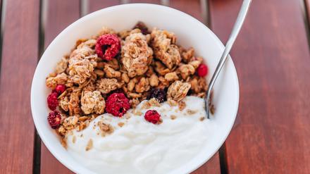 Gesund, aber für einige unverträglich: eine Schüssel mit Granola und Joghurt.