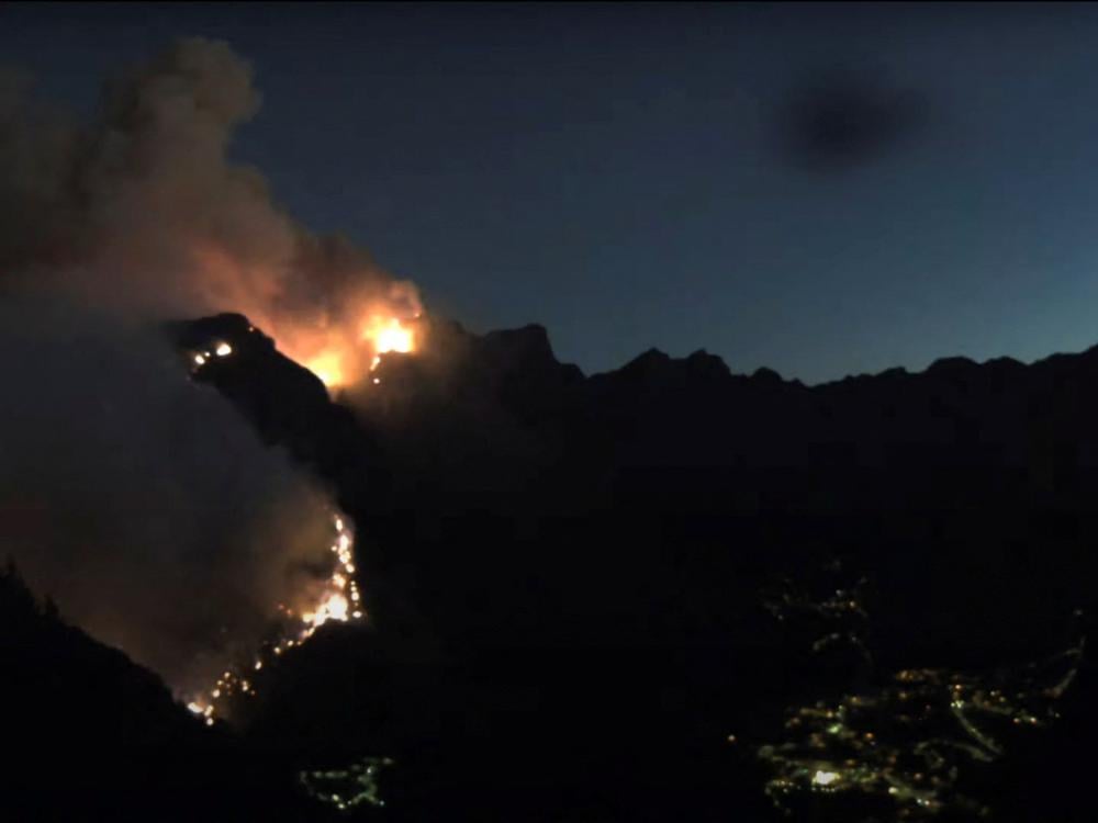 Heftiger Wind und Waldbrände: Tausende Touristen auf Madeira gestrandet