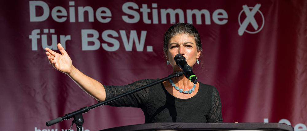 Die Vorsitzende der Linken Sahra Wagenknecht Allianz (BSW) Sahra Wagenknecht spricht am 20. August 2024 auf einer Wahlkampfveranstaltung in Altenburg, Thüringen, Ostdeutschland, vor der Landtagswahl in Thüringen am 1. September 2024.
