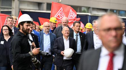 Bundeskanzler Olaf Scholz besucht Meyer Werft in Papenburg.