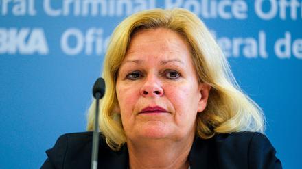 Nancy Faeser Bundesinnenministerin, SPD, bei einer Pressekonferenz während ihrer Sicherheitstour durch mehrere Bundesländer. 