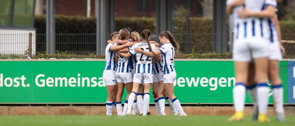 Die Spielerinnen von Hertha BSC blicken optimistisch auf die neue Saison und zählen sich selbst zu den Favoritinnen auf die Meisterschaft.