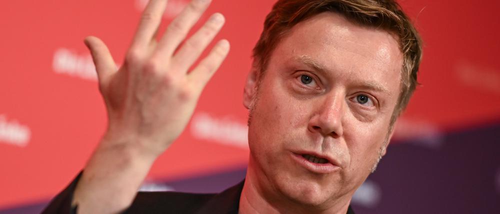 Martin Schirdewan, noch Bundesparteivorsitzender der Partei Die Linke, zieht mit seiner Partei gegen den FDP-Chef und Finanzminister vor das Verfassungsgericht.
