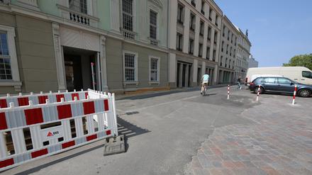 Transformatorenhäuschen, Interimsasphalt am Alten Markt