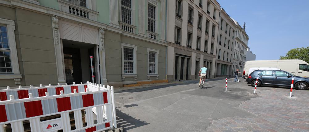 Transformatorenhäuschen, Interimsasphalt am Alten Markt