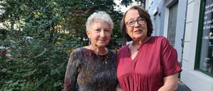Die DDR-Widerständlerinnen Gabriele Stötzer (links) und Katja Lange-Müller beim Tagesspiegel-Interview.