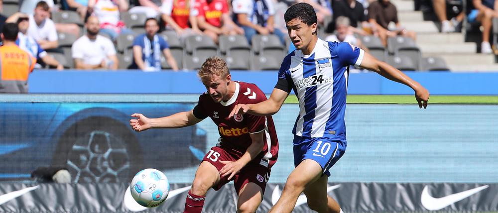 Herthas Ibrahim Maza (r.) traf spät zur Berliner Führung.