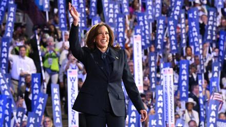 Kamala Harris freut sich über Hunderte Millionen an Spenden.