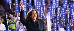 Kamala Harris freut sich über Hunderte Millionen an Spenden. 