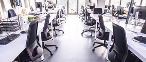 Keiner da. Wenn in Zukunft mehr Beschäftigte im Homeoffice arbeiten, werden viele Schreibtische ungenutzt sein. 