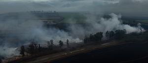 Luftaufnahme eines Brandes in der Umgebung der Autobahn SP-253 in Ribeirao Preto, Bundesstaat Sao Paulo, Brasilien, am 25. August 2024.