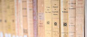 Widmungsexemplare, die einst dem jüdischen Anwalt Henry Torrès gehörten. Geraubt durch die Nazis, gelangten sie nach Berlin und ans ZfL. Bald werden sie zusammen mit Büchern der Stabi restituiert.
