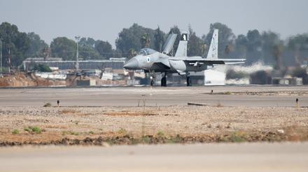 F15-Kampfjets der israelischen Luftwaffe bereiten sich auf den Start zu einem Einsatz im Jemen vor.
