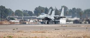 F15-Kampfjets der israelischen Luftwaffe bereiten sich auf den Start zu einem Einsatz im Jemen vor.