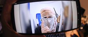 Das Handyfoto auf einem Video soll angeblich den Solinger Attentäter zeigen.
