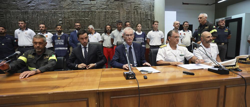 Italienischer Oberstaatsanwalt Ambrogio Cartosio nimmt an einer Pressekonferenz über die Such- und Bergungsaktion, nachdem die Luxusjacht «Bayesian» am Montag (19.08.) in einem Sturm gesunken ist, teil. 