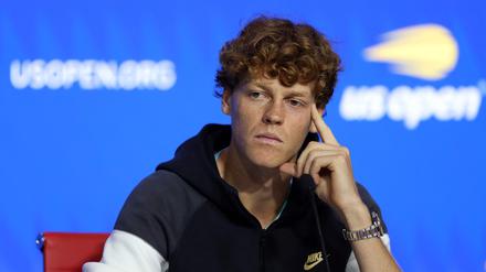 Jannik Sinner, Weltranglistenerster im Tennis, bei der Pressekonferenz zu den US Open.