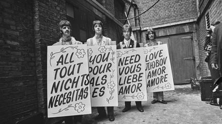 Goldene Zeiten des Übersetzens. Die Beatles zeigen 1967, was „All You Need Is Love“ auf Französisch, Deutsch, Spanisch und Russisch heißt.