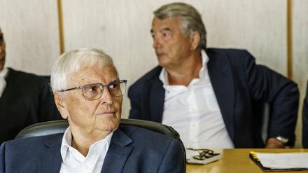 Für Theo Zwanziger (l.) und Wolfgang Niersbach geht der Sommermärchen-Prozess ganz unterschiedlich weiter.