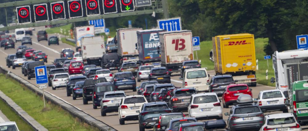 Rückreiseverkehr auf der Autobahn.