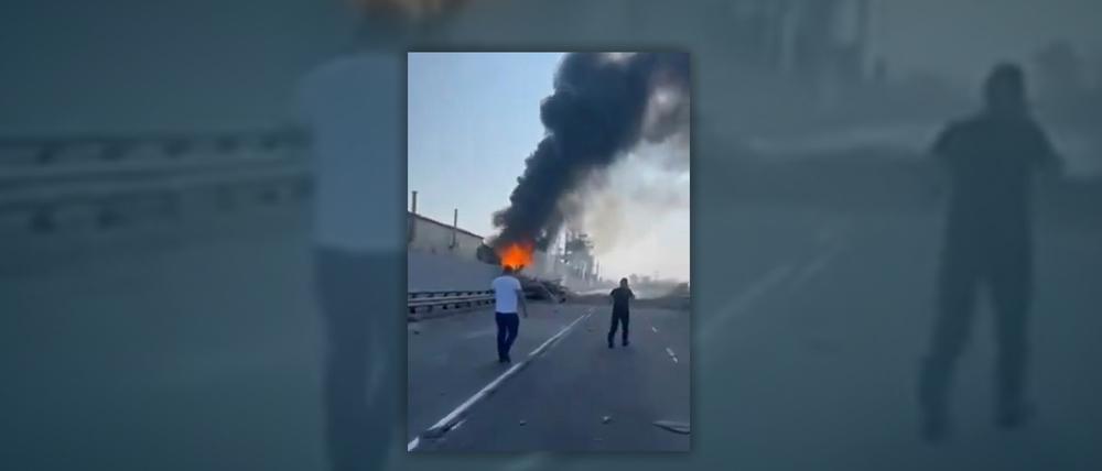 Ein u. a. auf X verbreitetes Video zeigt ein Feuer an einem Wasserkraftwerk in der Region Kiew.