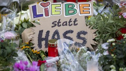 In Solingen trauern viele Menschen um die Opfer des Messer-Anschlags.