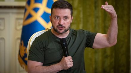 Der ukrainische Präsident Wolodymyr Selenskyj kündigt nach einem der schwersten russischen Bombardements gegen das Land einen Wiederaufbau der zerstörten Energieinfrastruktur an.