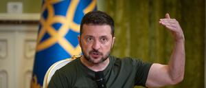 Der ukrainische Präsident Wolodymyr Selenskyj kündigt nach einem der schwersten russischen Bombardements gegen das Land einen Wiederaufbau der zerstörten Energieinfrastruktur an.