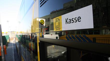 Die BVG hat angekündigt, die Barzahlung in ihren Bussen zum 1. September endgültig abzuschaffen.