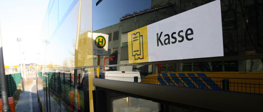 Die BVG hat angekündigt, die Barzahlung in ihren Bussen zum 1. September endgültig abzuschaffen.
