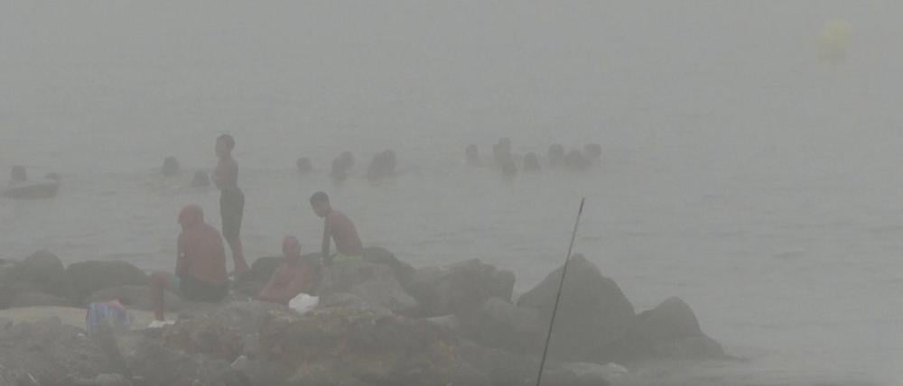 Das schlechte Wetter am El-Tarajal-Strand in Ceuta nutzten zuletzt zahlreiche Menschen aus, um illegal nach Spanien einzureisen.