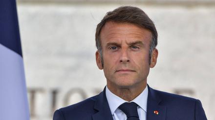 Präsident Emmanuel Macron feiert am Sonntag den Jahrestag der Befreiung von Paris. Da wusste er wohl schon, dass er die Linke nicht regieren lassen will.