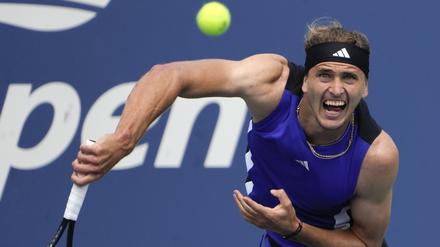 26.08.2024, USA, New York: Tennis: Grand Slam/ATP-Tour - US Open, Einzel, Herren, 1. Runde, Maximilian Marterer (Deutschland) - Alexander Zverev (Deutschland): Alexander Zverev in Aktion. Foto: Julia Nikhinson/AP/dpa +++ dpa-Bildfunk +++
