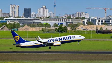 Fliegen bald seltener vom BER: Flugzeuge von Ryanair. (Archivbild)