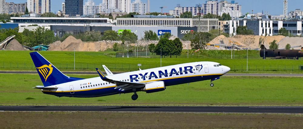 Fliegen bald seltener vom BER: Flugzeuge von Ryanair. (Archivbild)