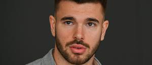 Mario Vuskovic, Fußballprofi vom Zweitligisten Hamburger SV, hat zur dritten Verhandlung vor dem Sportgericht des DFB Platz genommen.  