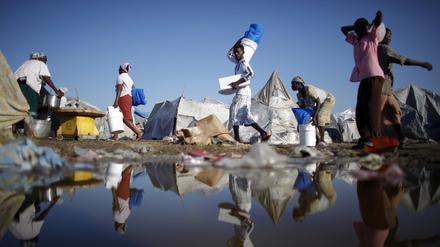2010 verwüstete ein Erdbeben den Inselstaat Haiti und forderte 300.000 Todesopfer. Viele Überlebende kamen danach in provisorischen Zeltlagern unter.
