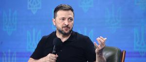 Der Präsident der Ukraine Wolodymyr Selenskyj hält eine Pressekonferenz während des Forums „Ukraine 2024. Unabhängigkeit“. 