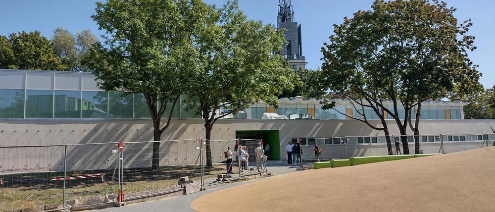 Die Turnhalle der Rosa-Luxemburg-Grundschule wird saniert und hat einen Anbau bekommen.