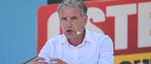 Der Thüringer erklärt im Wahlkampf, es gebe „immer mehr Zahlungen in Richtung Brüssel“. 
