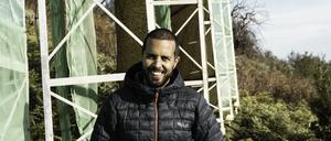 Saúl Oliva Cabrera, Projektleiter „Life Nieblas“, mit Nebelfängern.