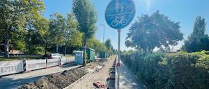 Der Radweg Charlottenburger Chaussee im August 2024.