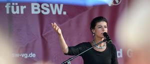 Sahra Wagenknecht, Bundesvorsitzende vom Bündnis Sahra Wagenknecht (BSW), spricht auf einer Wahlkampf-Veranstaltung in Jena.