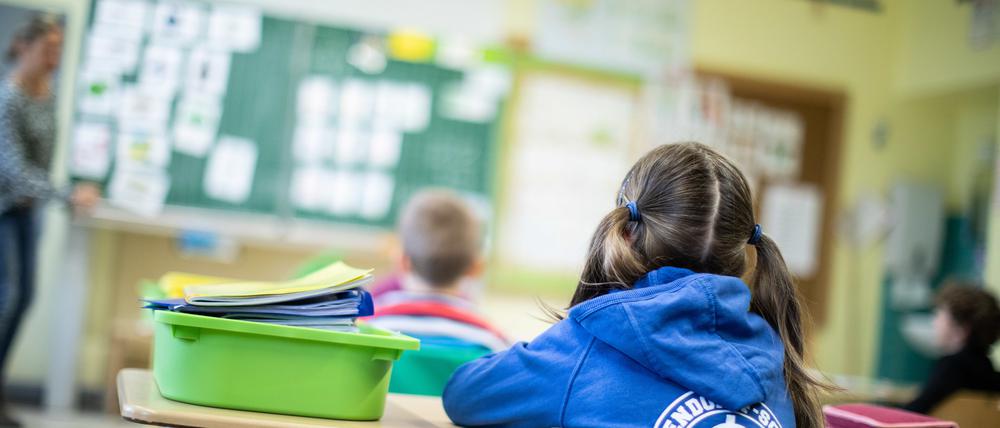Für hunderttausende Berliner und Brandenburger Kinder hat am Montag die Schule begonnen. (Symbolbild)